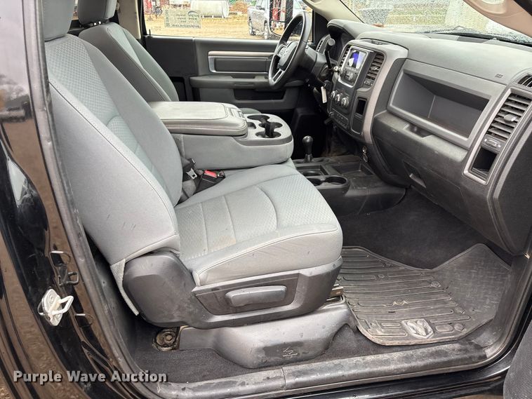 image for item DW7366 2013 RAM 3500 flatbed pickup truck