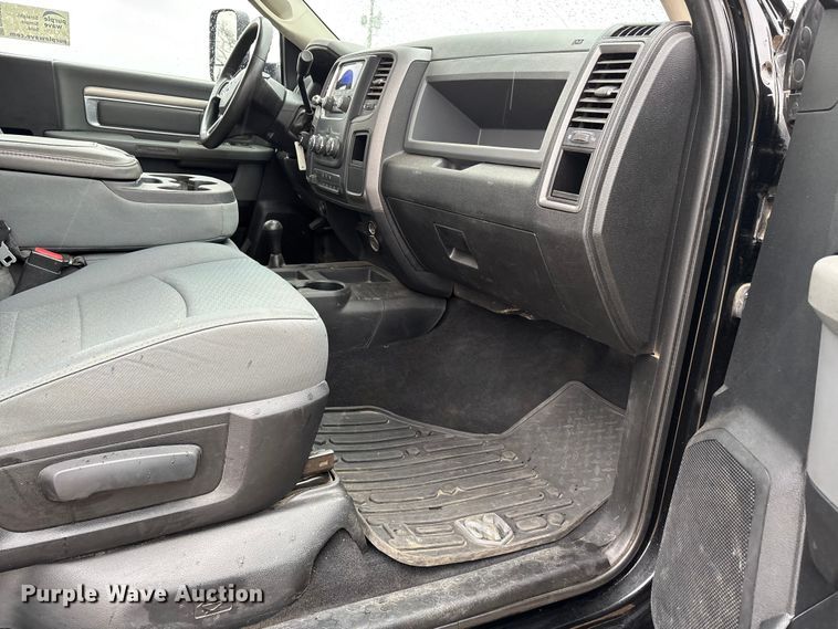 image for item DW7366 2013 RAM 3500 flatbed pickup truck