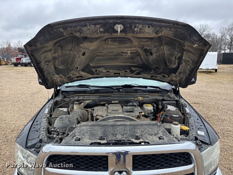 image for item DW7366 2013 RAM 3500 flatbed pickup truck