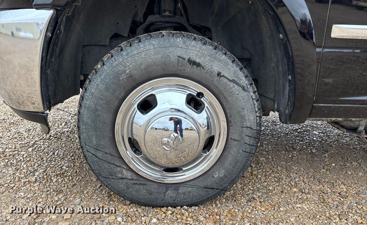 image for item DW7366 2013 RAM 3500 flatbed pickup truck