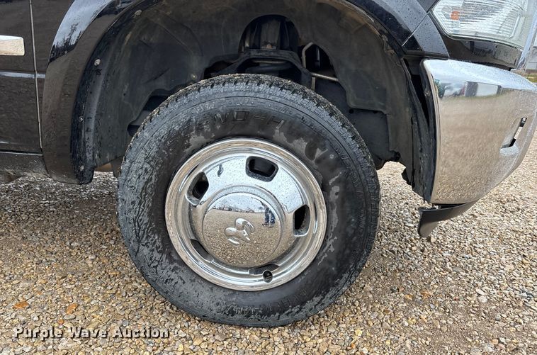 image for item DW7366 2013 RAM 3500 flatbed pickup truck