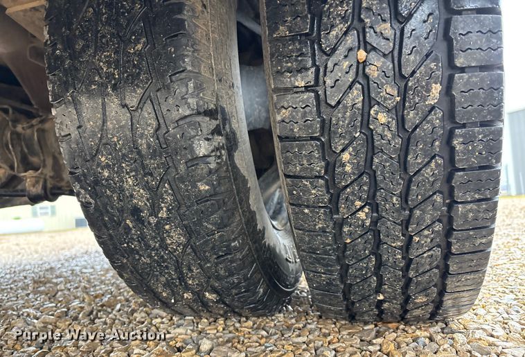 image for item DW7366 2013 RAM 3500 flatbed pickup truck