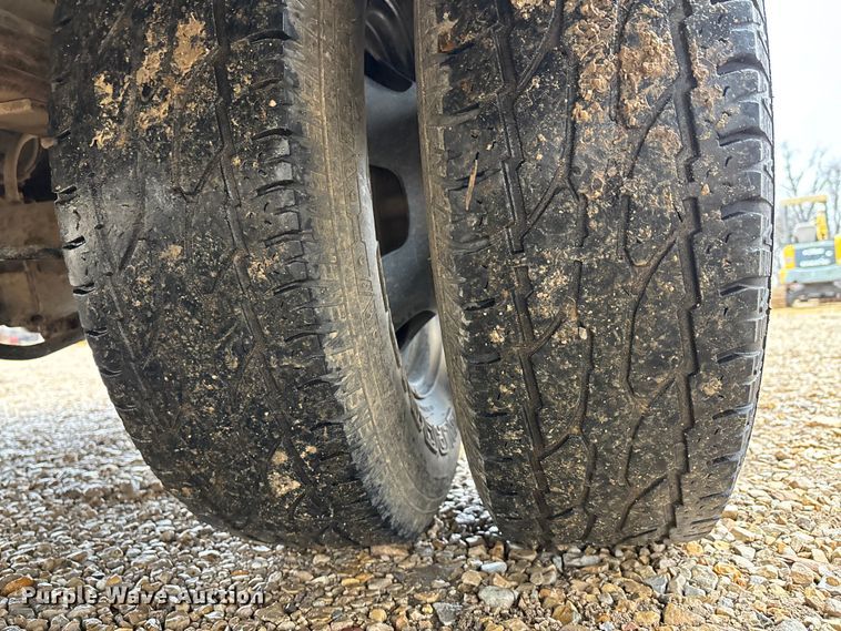 image for item DW7366 2013 RAM 3500 flatbed pickup truck