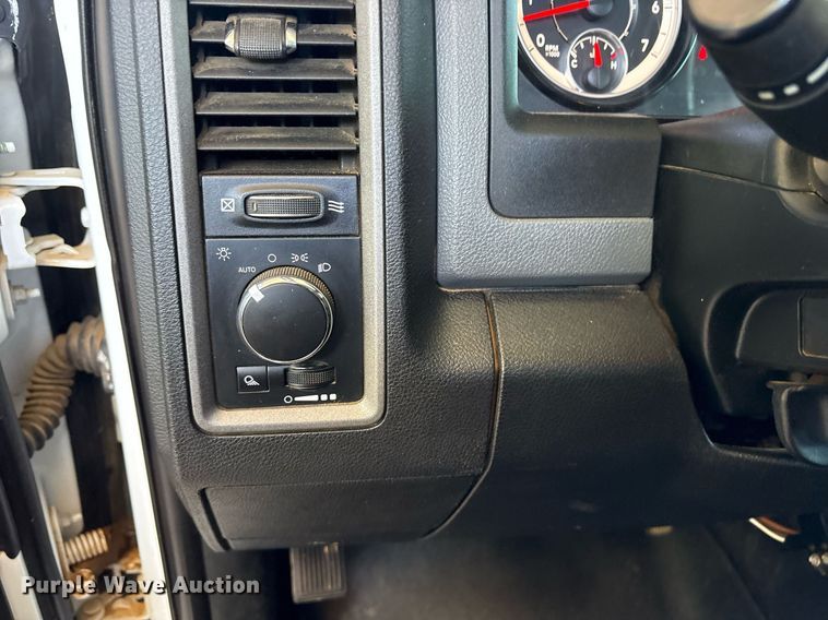 image for item DY0861 2018 RAM 1500 Crew Cab pickup truck