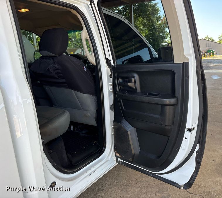 image for item DY0861 2018 RAM 1500 Crew Cab pickup truck