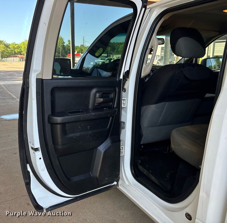 image for item DY0861 2018 RAM 1500 Crew Cab pickup truck