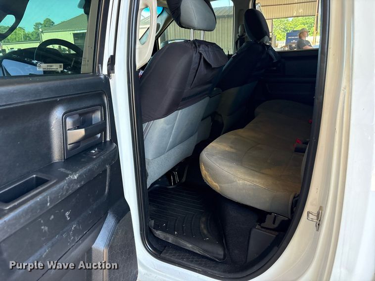 image for item DY0861 2018 RAM 1500 Crew Cab pickup truck