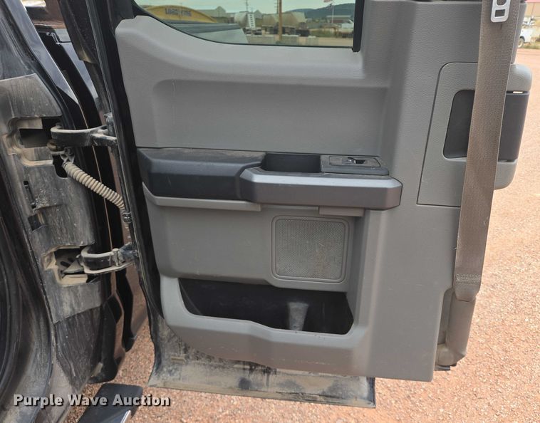 image for item DY1221 2016 Ford F150 XLT Ext. Cab pickup truck