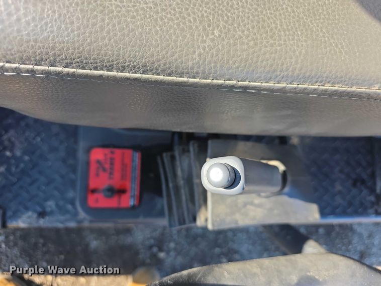 image for item DZ3718 2007 Kawasaki Mule 3010 utility vehicle