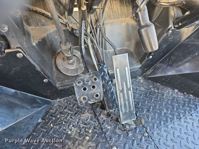 image for item DZ3718 2007 Kawasaki Mule 3010 utility vehicle