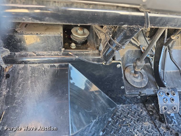 image for item DZ3718 2007 Kawasaki Mule 3010 utility vehicle