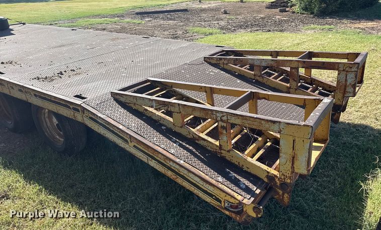 image for item DZ8939 1981 Trail-Eze D12R24 equipment trailer