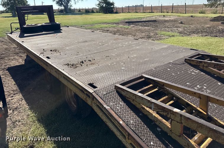 image for item DZ8939 1981 Trail-Eze D12R24 equipment trailer