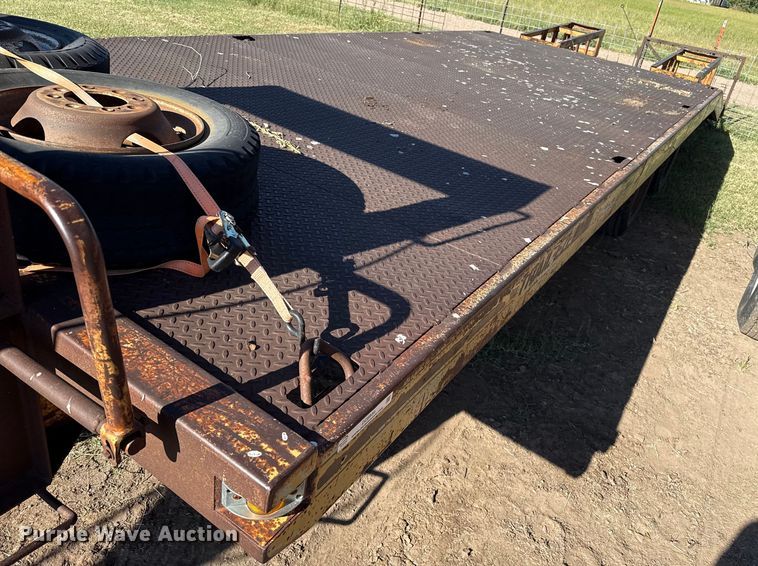 image for item DZ8939 1981 Trail-Eze D12R24 equipment trailer