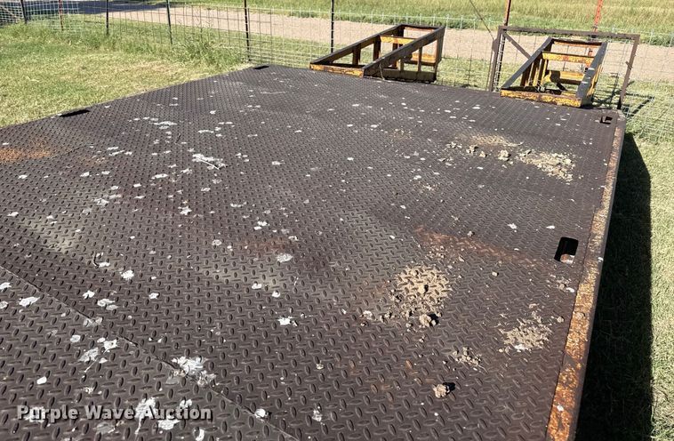 image for item DZ8939 1981 Trail-Eze D12R24 equipment trailer