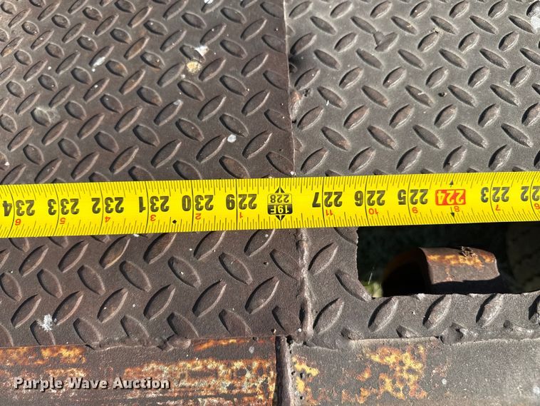 image for item DZ8939 1981 Trail-Eze D12R24 equipment trailer