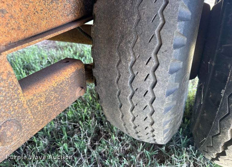 image for item DZ8939 1981 Trail-Eze D12R24 equipment trailer