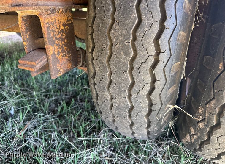 image for item DZ8939 1981 Trail-Eze D12R24 equipment trailer