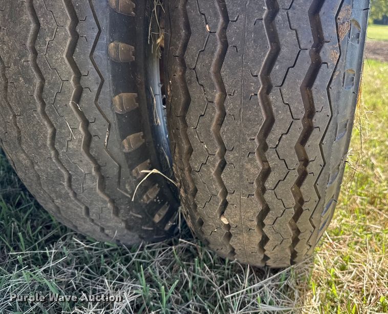 image for item DZ8939 1981 Trail-Eze D12R24 equipment trailer