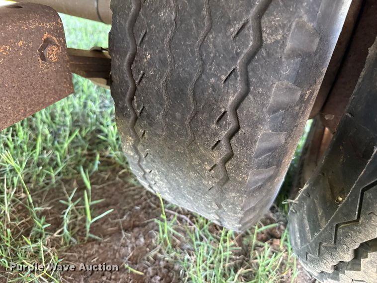 image for item DZ8939 1981 Trail-Eze D12R24 equipment trailer