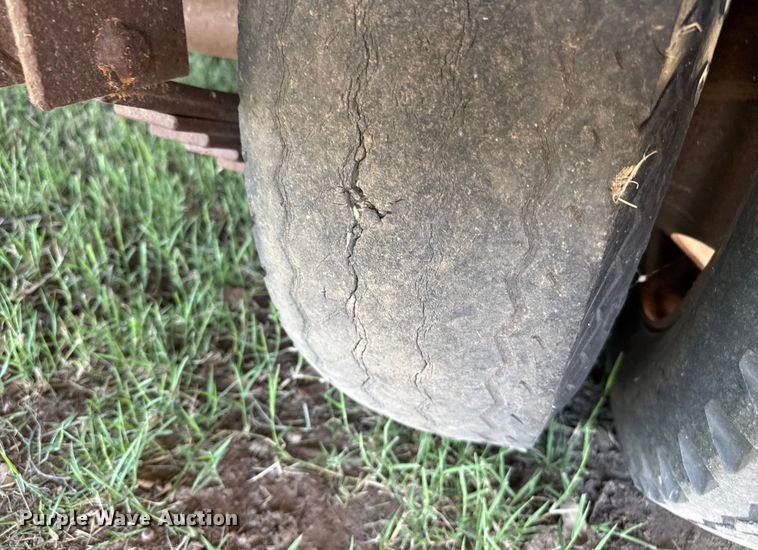 image for item DZ8939 1981 Trail-Eze D12R24 equipment trailer