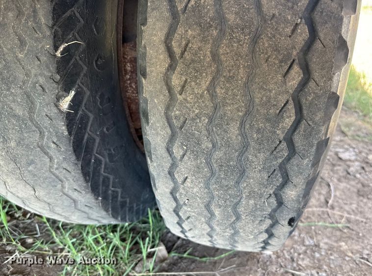 image for item DZ8939 1981 Trail-Eze D12R24 equipment trailer