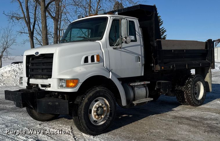 image for item EA2186 1998 Ford L8501 dump truck