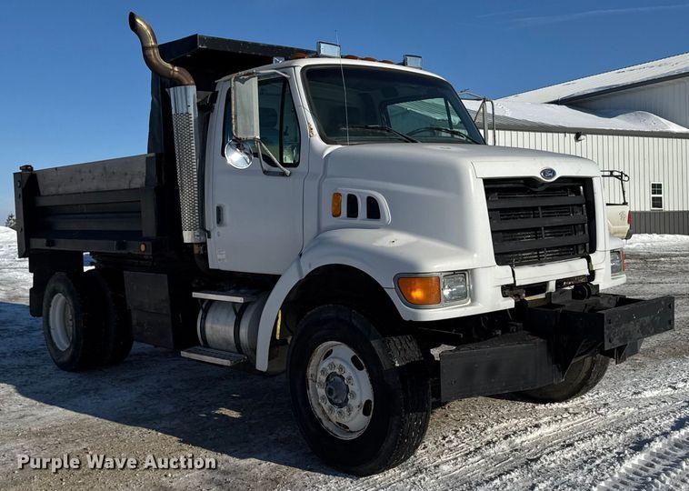 image for item EA2186 1998 Ford L8501 dump truck