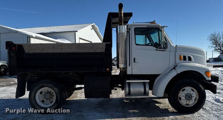 image for item EA2186 1998 Ford L8501 dump truck