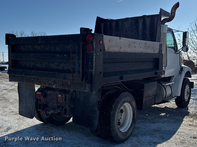 image for item EA2186 1998 Ford L8501 dump truck