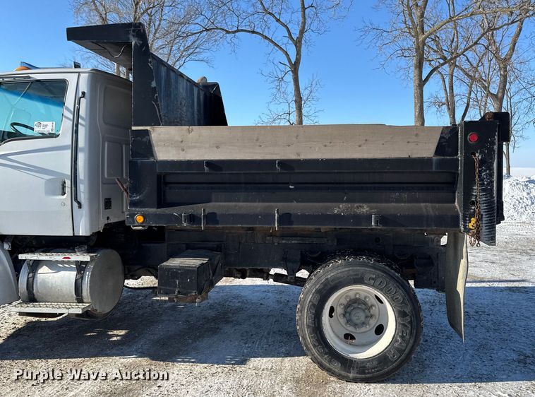 image for item EA2186 1998 Ford L8501 dump truck