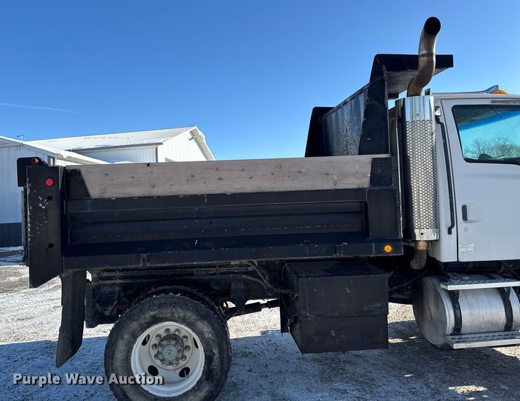 image for item EA2186 1998 Ford L8501 dump truck