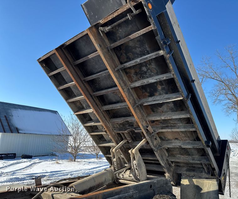 image for item EA2186 1998 Ford L8501 dump truck