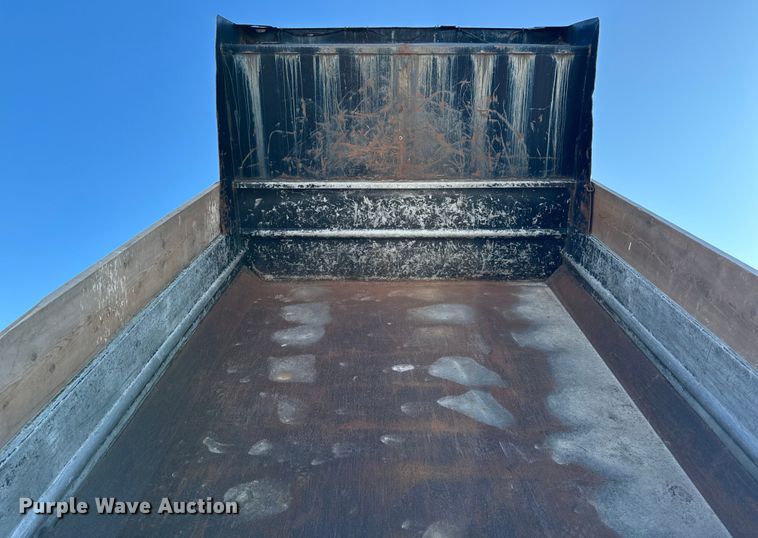 image for item EA2186 1998 Ford L8501 dump truck