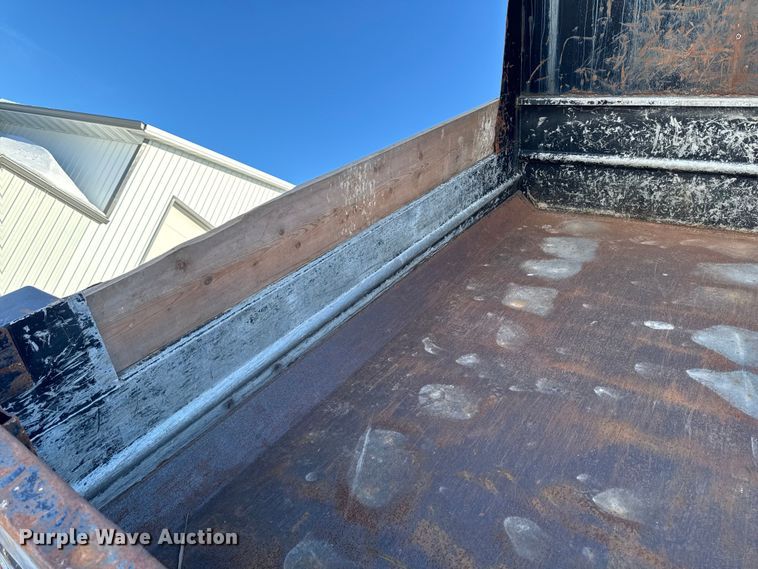 image for item EA2186 1998 Ford L8501 dump truck