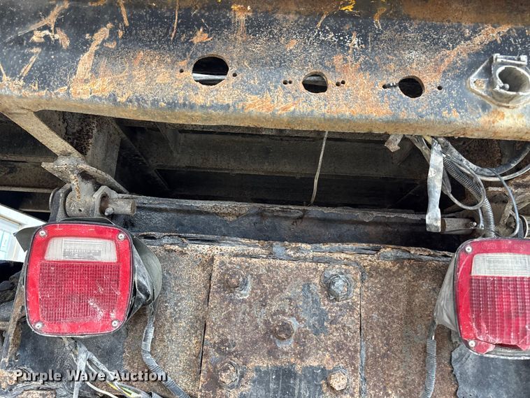 image for item EA2186 1998 Ford L8501 dump truck