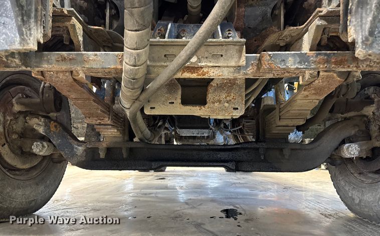 image for item EA2186 1998 Ford L8501 dump truck