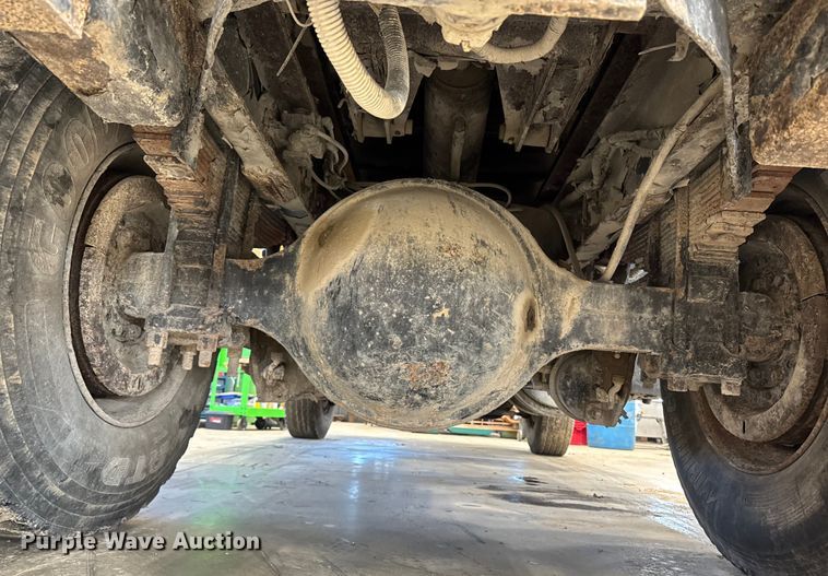 image for item EA2186 1998 Ford L8501 dump truck