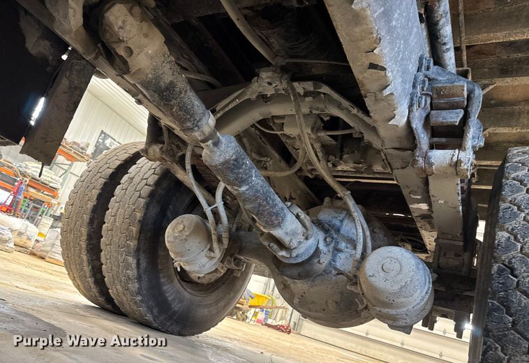 image for item EA2186 1998 Ford L8501 dump truck