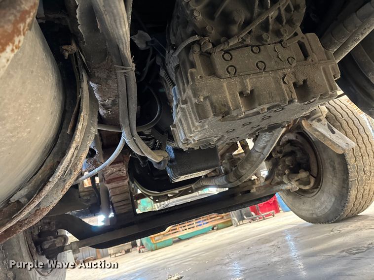 image for item EA2186 1998 Ford L8501 dump truck