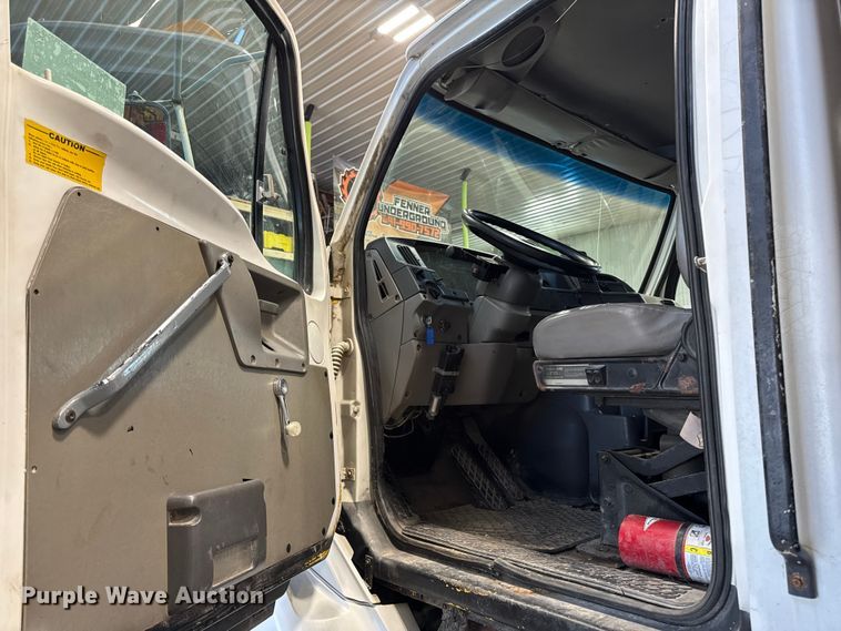 image for item EA2186 1998 Ford L8501 dump truck