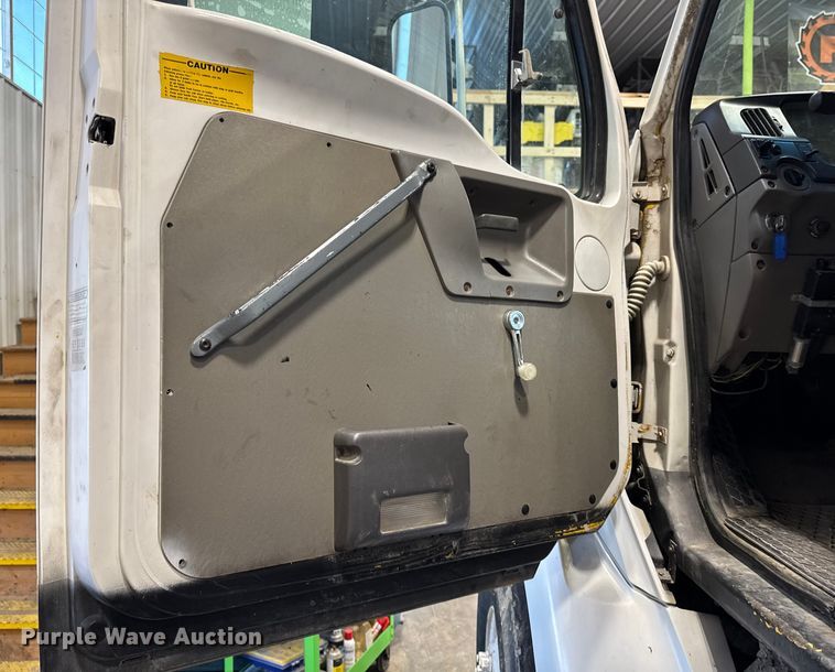 image for item EA2186 1998 Ford L8501 dump truck