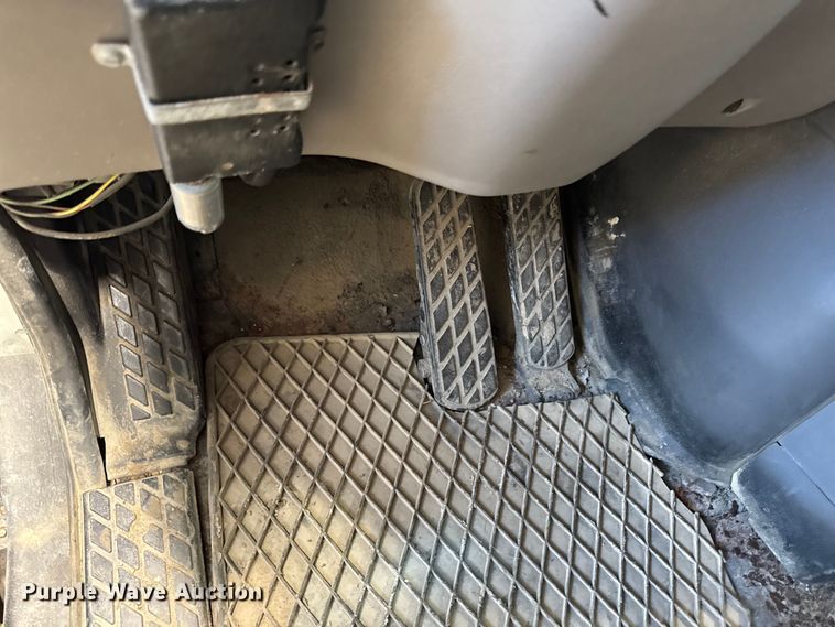 image for item EA2186 1998 Ford L8501 dump truck