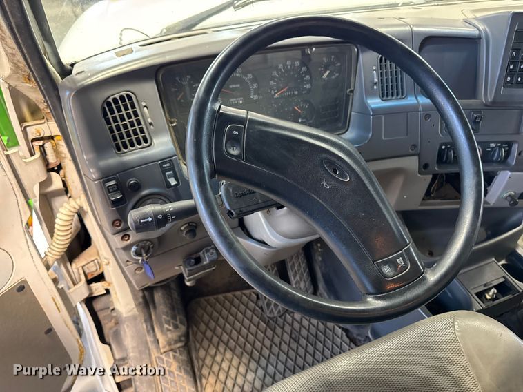 image for item EA2186 1998 Ford L8501 dump truck