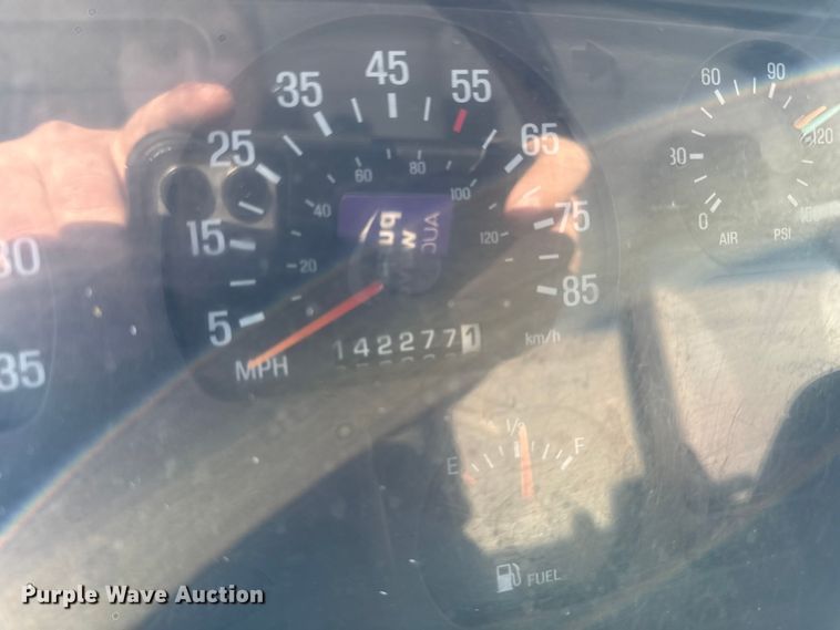 image for item EA2186 1998 Ford L8501 dump truck