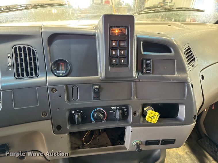 image for item EA2186 1998 Ford L8501 dump truck