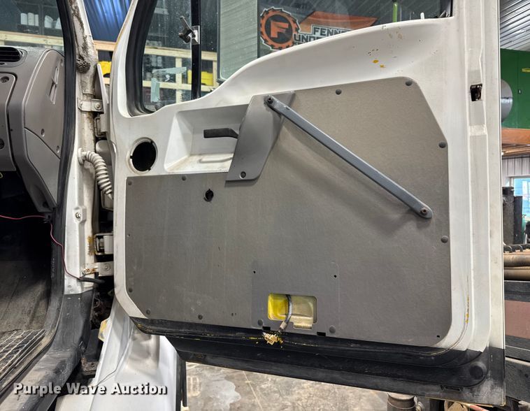 image for item EA2186 1998 Ford L8501 dump truck