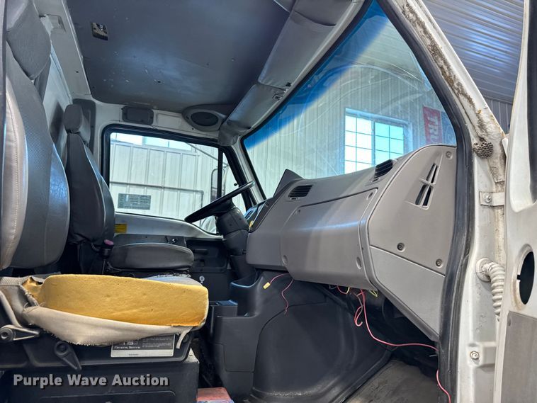 image for item EA2186 1998 Ford L8501 dump truck