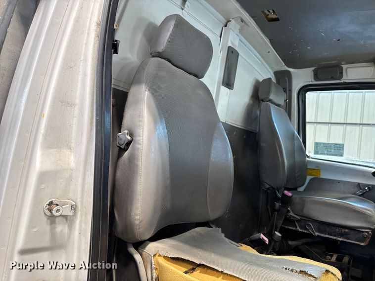 image for item EA2186 1998 Ford L8501 dump truck