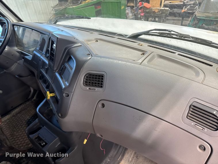 image for item EA2186 1998 Ford L8501 dump truck